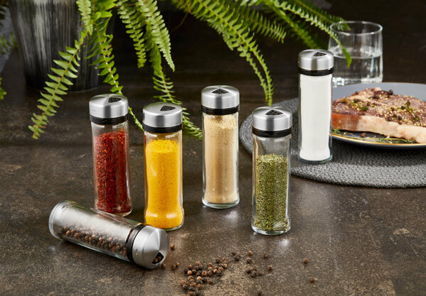 JARDENIA 8'Lİ PASLANMAZ KAPAKLI BAHARATLIK SETİ VENGE STANDLI