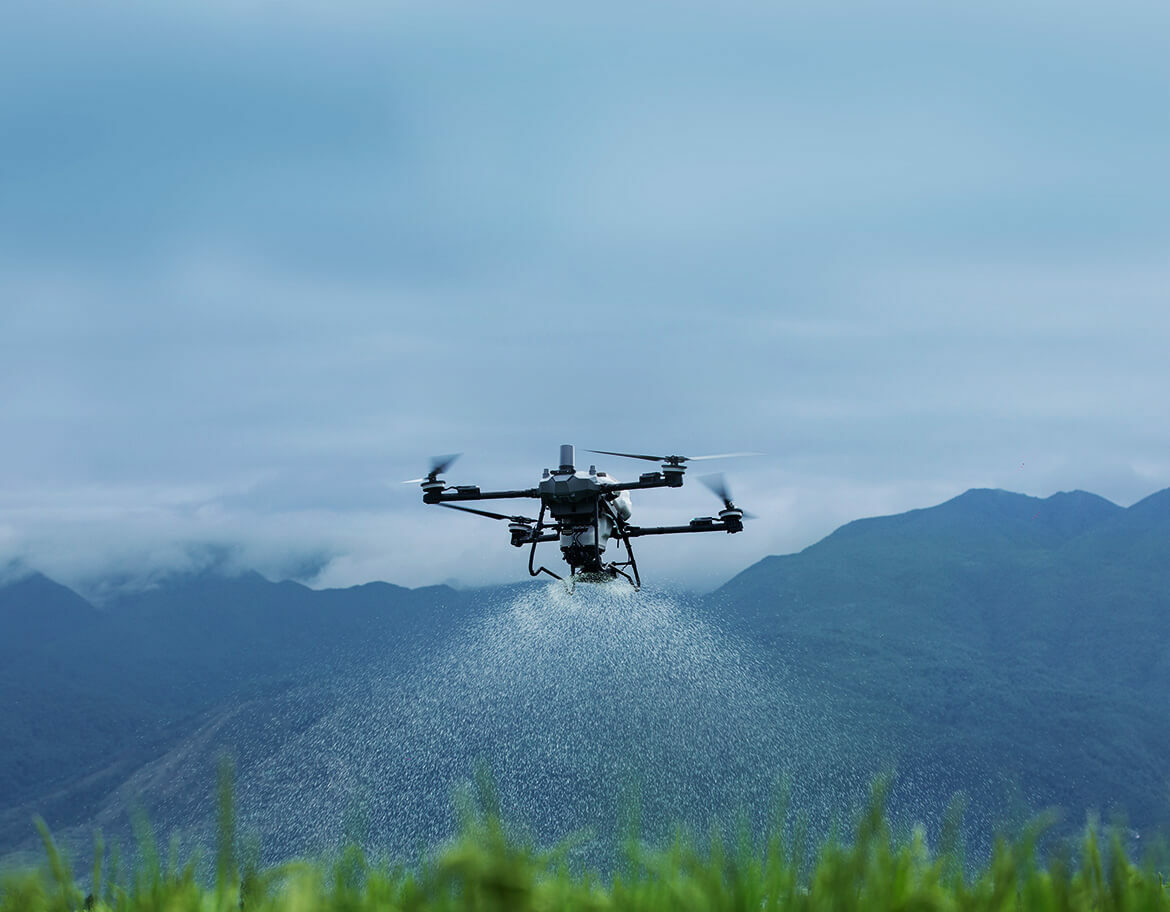 DJI Agras T70P — 100 L Serpme Tankı, 400 kg/dk Debi